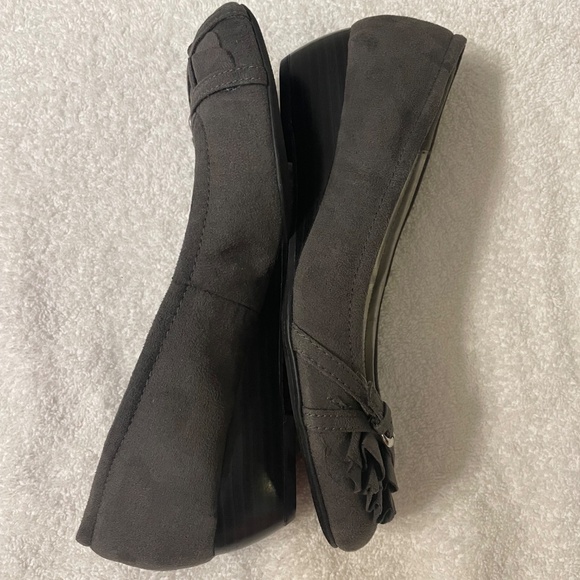 REPORT Gray Ballet Flats with Bow - Like New! - Picture 2 of 4